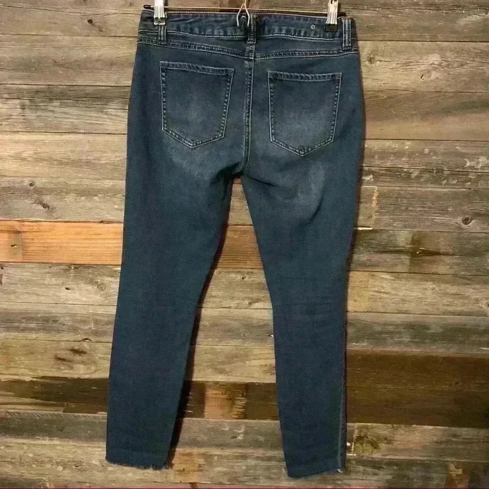 Cabi Distressed Skinny Jeans - Picture 6 of 7